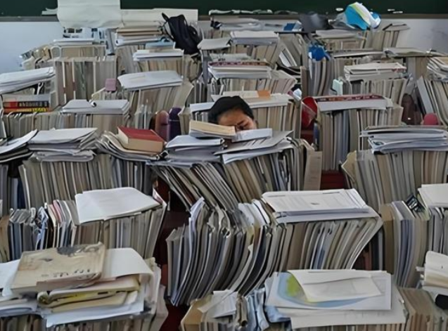 清晨的状态千差万别孩子们思想活跃渴望捧着书本沉溺阅览