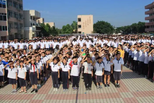 享有公正而有质量深化推动城乡义务教育共同体建造和教育融合